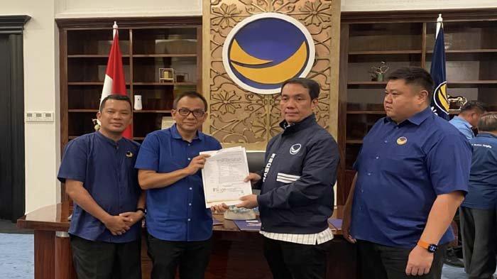 Partai Nasdem Resmi Dukung Djoni Alamsyah dan Syamsir di Pilkada Belitung 2024, Serahkan SK B1KWK