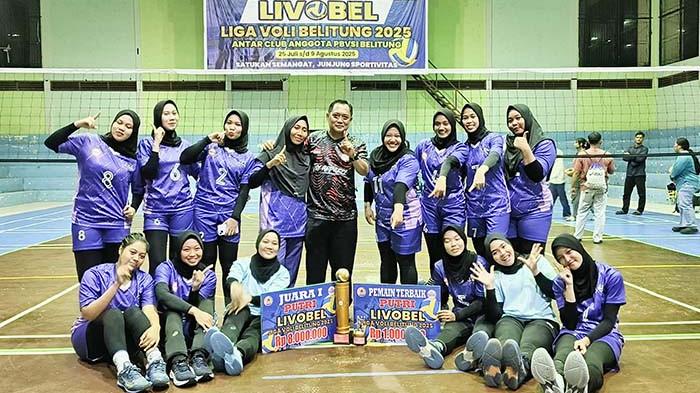 JUARA PUTRI LIVOBEL - Klub AKA Air Ketekok foto bersama usai meraih juara 1 Turnamen Livobel 2025 putri di GOR Tanjungpandan, Kabupaten Belitung, Provinsi Kepulauan Bangka Belitung, Jumat (8/8/2025).