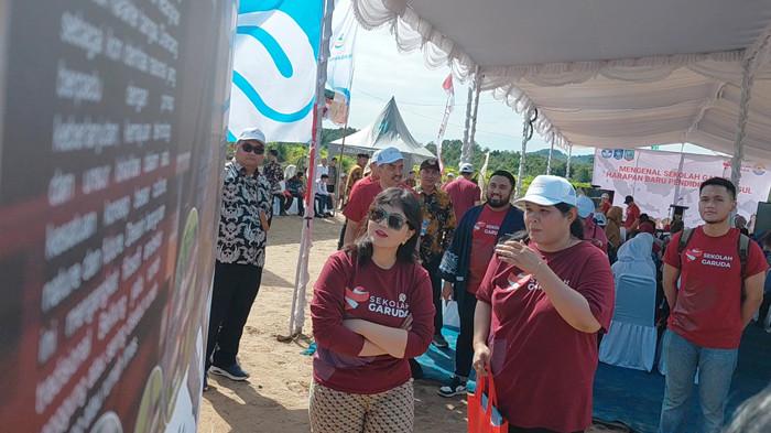 SMA GARUDA BARU - Wakil Menteri Pendidikan Tinggi, Sains, dan Teknologi Republik Indonesia (Wamendiktisaintek) Prof Stella Christie saat menghadiri pengenalan SMA Garuda Baru yang digelar di Kecamatan Kelapa Kampit, Kabupaten Belitung Timur, Provinsi Kepulauan Bangka Belitung, pada Rabu (8/10/2025).
