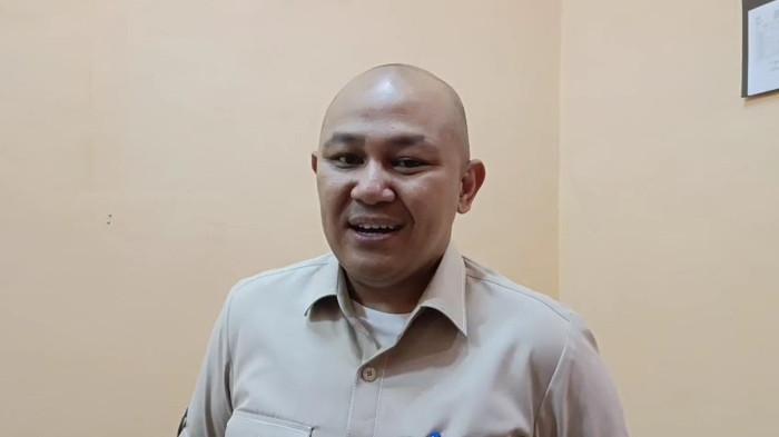 FEZZI UKTOLSEJA  - Ketua DPRD Belitung Timur, Fezzi Uktolseja. Antrean panjang kendaraan di SPBU Padang, Kecamatan Manggar, Kabupaten Belitung Timur, Provinsi Kepulauan Bangka Belitung, Senin (13/10/2025), mendapat perhatian serius dari Ketua DPRD Belitung Timur, Fezzi Uktolseja.