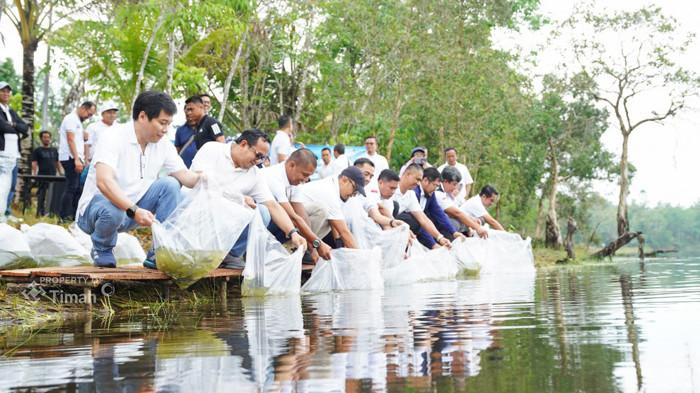 Tebar Bibit Ikan di Kolong Eks Tambang di Bangka, PT Timah Buka Peluang Usaha Baru bagi Masyarakat
