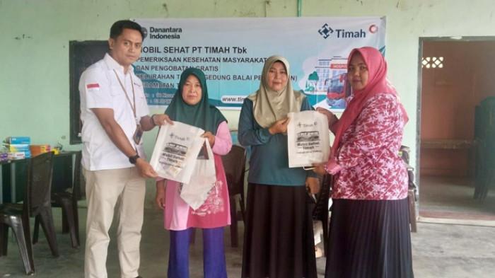 Pelayanan Kesehatan dan Pemberian Makanan Tambahan dari PT Timah di Karimun Disambut Antusias