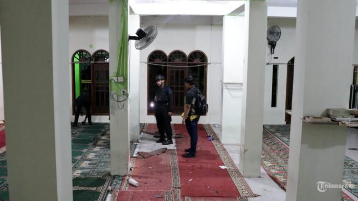 Ledakan di SMAN 72 Jakarta Saat Iqamah Shalat Jumat, Terduga Pelaku Terkapar di Samping Tulisan DIE