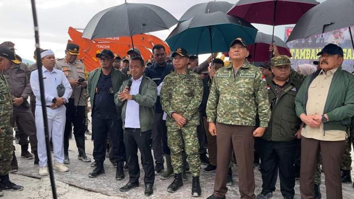 Menteri ESDM Bahlil Lahadalia Bakal Tarik Izin Pertambangan Pasir Kuarsa ke Pusat