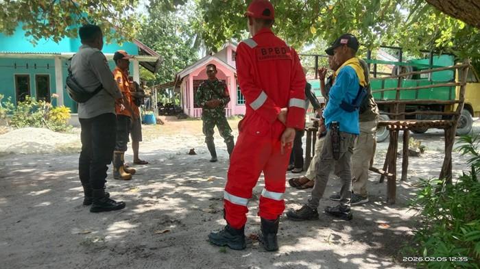 PENCARIAN ORANG HILANG -- Tim gabungan melakukan upaya pencarian terhadap warga yang hilang di sekitaran Desa Sungai Samak, Kecamatan Badau, Kabupaten Belitung pada Rabu (4/2/2025).