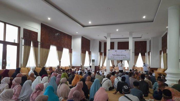 Calhaj Bangka Tengah Dibantu Uang Saku Rp500 Ribu, Botol Minuman dan Slayer