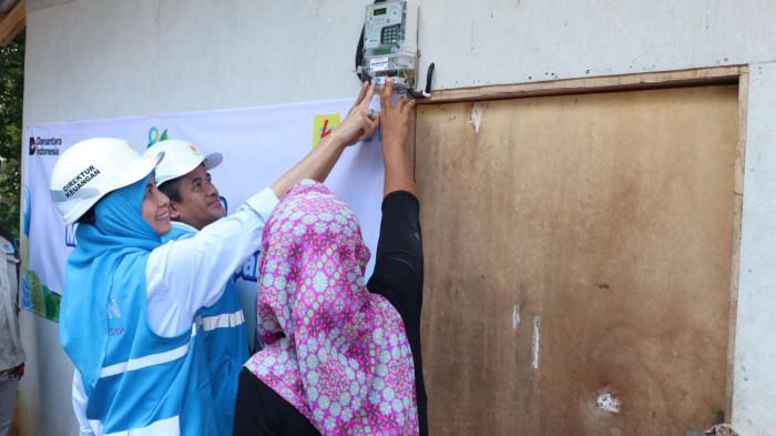 Simbolis penyalaan sambungan listrik gratis program 