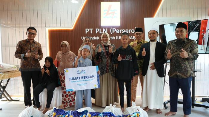 Peringati HLN ke 80, YBM PLN Babel Salurkan 1.000 Paket Sembako kepada Masyarakat yang Membutuhkan