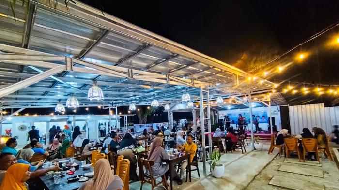 Kawasan kuliner dan live music Teras Manggar bantuan TJSL PLN, ramai dikunjungi masyarakat dan wisatawan lokal yang berkunjung ke Belitung Timur. Diharapkan dapat menjadi salah satu penggerak ekonomi di Manggar melalui UMKM.