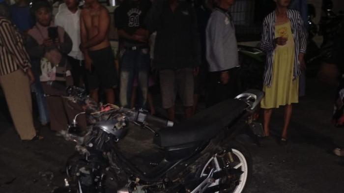 Detik-detik Damkar Menyelamatkan Korban Lakalantas di depan Kantor Bupati Bangka Tengah