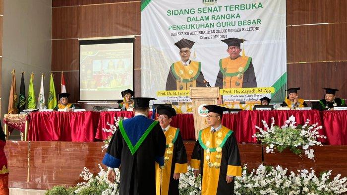 Guru Besar IAIN SAS Bertambah 2 Orang, Rektor Kalungkan Tanda Profesor Kehormatan