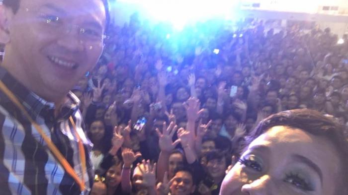 Ahok Unggah Foto Selfie, Netizen: Mana Domba dan Mana Serigala Berbulu Domba
