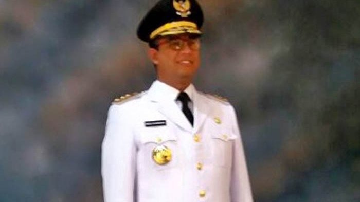 Anies Baswedan Langsung Copot Baju Dinas Usai Sesi Foto Gara-gara Ini