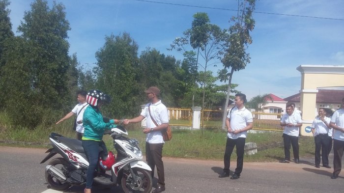 Begini Cara Kejari Manggar Sebar Stiker Anti Korupsi (VIDEO)