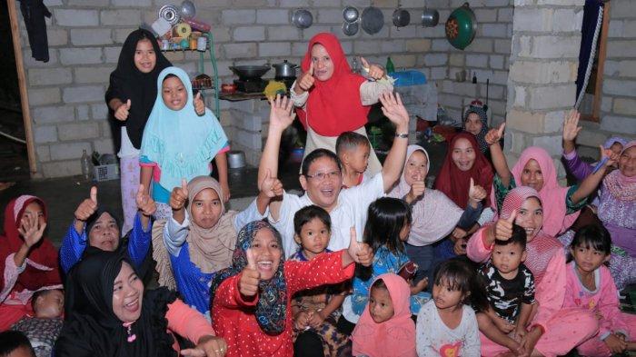 Akrabnya Bahar Buasan Bersama Warga Merawang Saat Serap Aspirasi