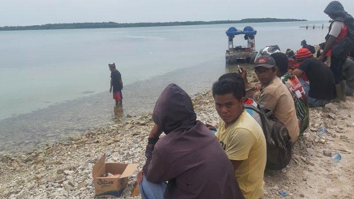 Empat Dukun Lakukan Ritual Adat untuk Mencari Korban Serangan Buaya di Teluk Merambai
