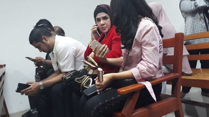 Dengar Vonis Hakim, Tangisan Kakak Dhawiya Zaida Pecah