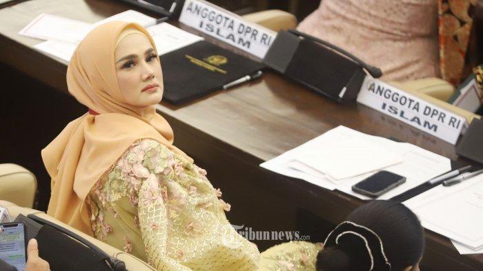 Mulan Jameela Posting 3 Foto Kacamata Gucci, Wakil Ketua KPK Bereaksi Begini