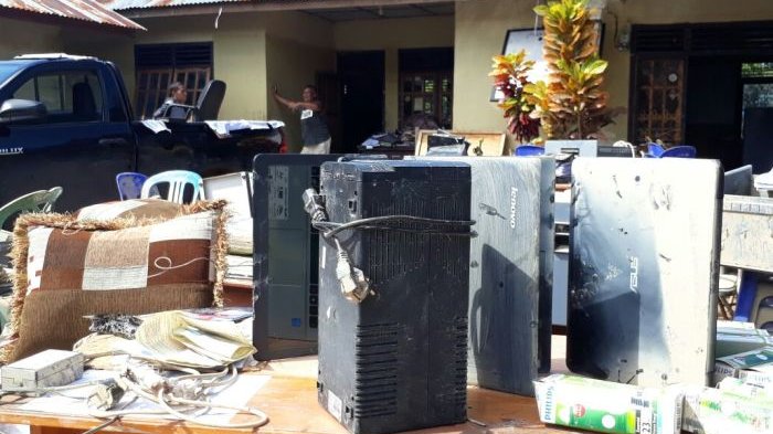 Ketinggian Air Cepat Naik, Kades Lintang Hanya Bisa Selamatkan LPJ Saat Banjir