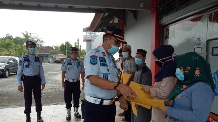 Perdana, Lima WBP Lapas Tanjungpandan Terima Asimilasi di Rumah