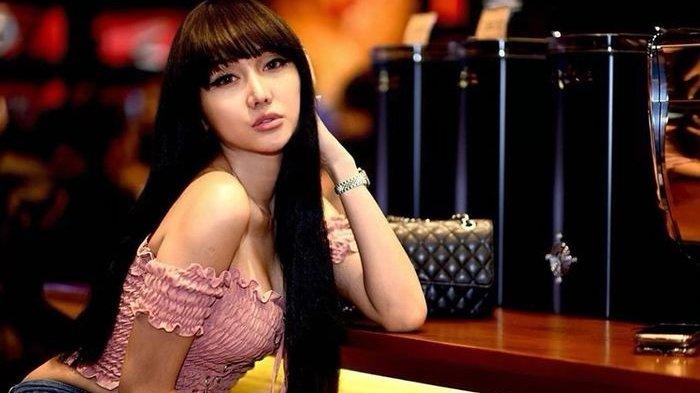 Dilecehkan di Depan Umum, Lucinta Luna Ngamuk dan Pukuli Pelaku Pelecehan