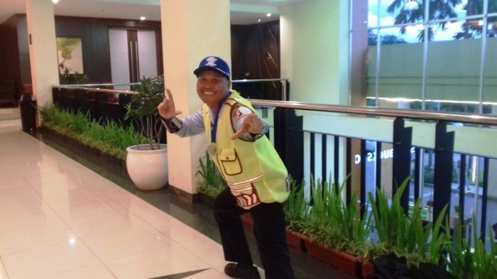 Malamnya Mimpi Foto Selfie Sendirian, Sukarelawan Pembantu Lalu Lintas Terkejut Dapat Ini