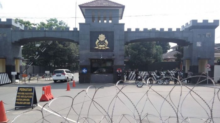 Mengundang Misteri! Sosok Ini Tak Tercantum dalam Daftar, Tetapi Kok Bisa Bertemu Ahok?