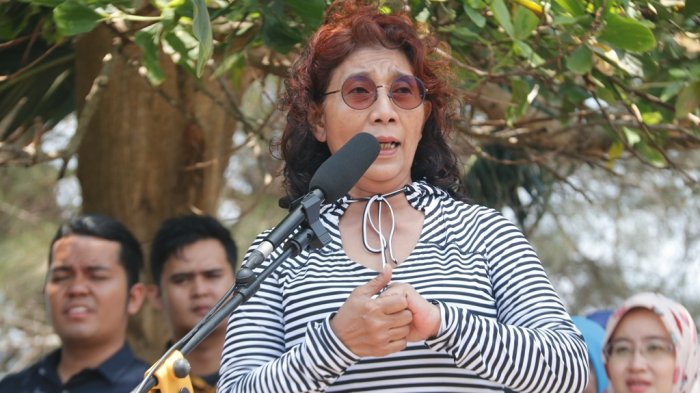 Begini Reaksi Menteri Susi Saat Lihat Nelayan Tangkap Cumi-cumi di Laut Belitung