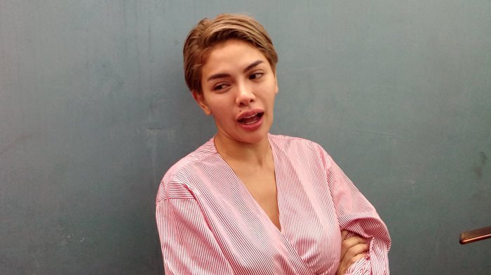 Sentuh Perut Buncit Nikita Mirzani, Ekspresi Wajah dan Gigi Young Lex Jadi Sorotan