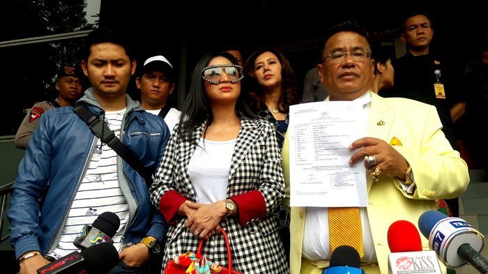 Dewi Perssik Resmi Laporkan Keponakannya Rosa Meldianti