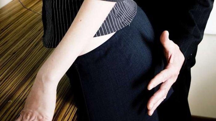 Terpisah dari Ibunya Saat Beli Pakaian Dalam di Mall, Remaja Belia Ini Malah Dilecehkan Dua Pelayan