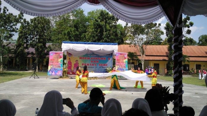 Dies Natalis ke-38, SMPN 2 Tampilkan Kreasi Siswa - penampilan-tarian_20170524_122716.jpg