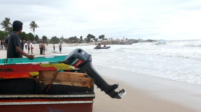 Cari Korban Tenggelam, Speed Lidah Pecah Dihantam Ombak