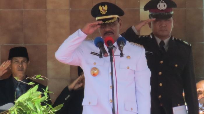 (Video) Tanggapan Bupati Sanem Saat Posisinya Sebagai Inspektur Upacara Digantikan Hidayat Arsani