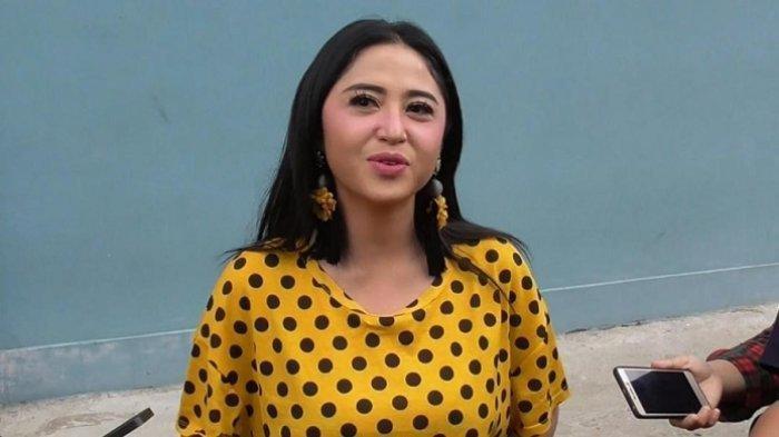 Dewi Perssik Ingin Berdamai dengan Rosa Meldianti Demi Penuhi Amanah Orangtua