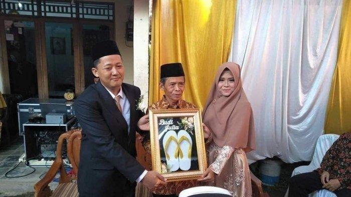 VIDEO: Pernikahan Unik dengan Sandal Jepit jadi Viral di Media Sosial