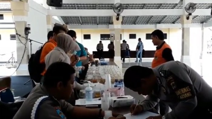 VIDEO Polda Babel Tes Urine Ratusan Anggota Polres Beltim