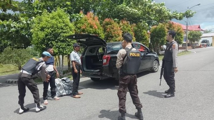 Pasca Penyerangan Mapolda Riau, Kendaraan dan Barang Bawaan Pengunjung Polres Basel Diperiksa