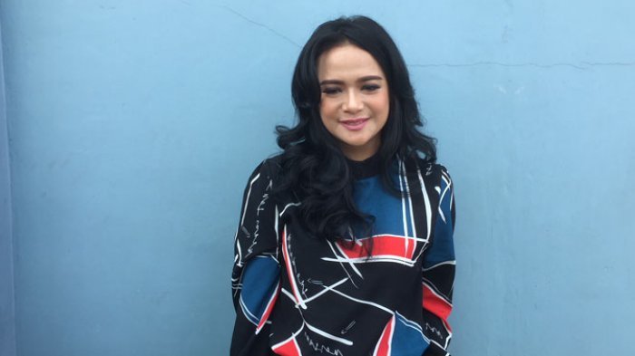 Disebut Mantu Durhaka, Shezy Idris Beri Jawaban Ini