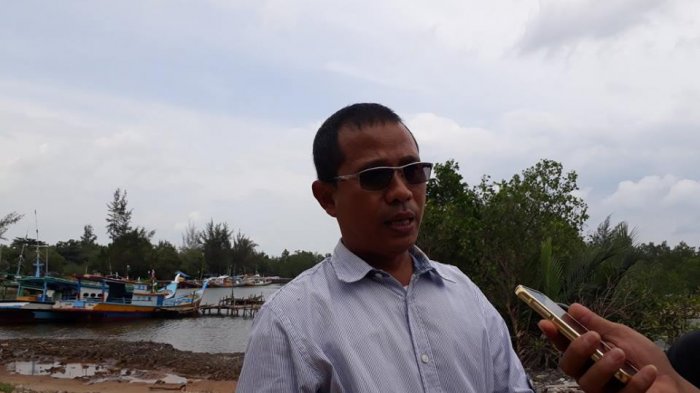 Enam Dongkrak Hidrolik Angkat Sayap Jembatan Minopolitan yang Amblas