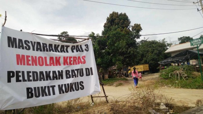 H Simon Ngotot Menolak Rencana Peledakan Bukit Kukus, Bisa Merusak Rumah Penduduk