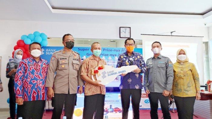 Siti Rahayu Raih Innova Undian Grand Prize Tabungan Pesirah
