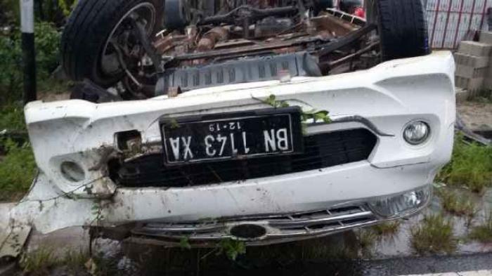 Polisi Pastikan Pengendara Mobil Avanza yang Terbalik Hanya Sendiri