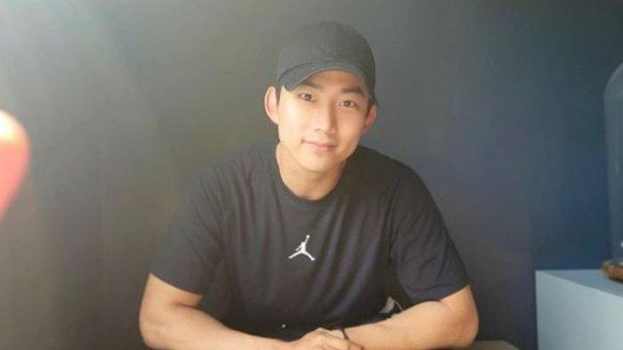 Taecyeon 2PM Kepergok Pacaran dengan Gadis Biasa, Bakalan Ada yang Patah Hati Nih!