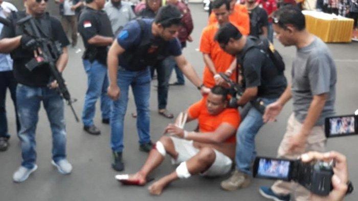 Pejambret Nenek Gendong Cucu Menangis, Sehelai Daun Jadi Barang Bukti