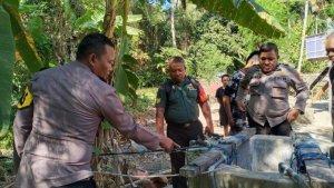 20230912-Polisi-mendatangi-lokasi-sumur-yang-bercampur-racun-di-Dusun-Lelupang.jpg