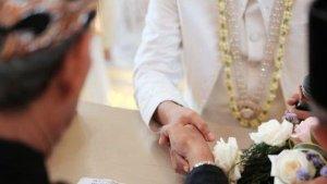 20231104-istri-gerebek-suami-diam-diam-nikah-lagi-pernikahan.jpg
