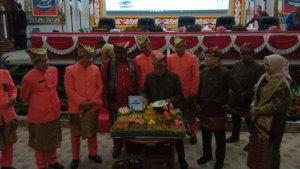 20231121-Pemotongan-tumpeng-pada-peringatan-HUT-ke-23-Babel.jpg