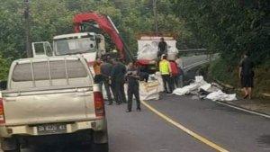 20240321-Mobil-opleher-pengangkut-timah-yang-melintang-di-jalan-Genting-Apit-Belitung-Timur.jpg
