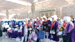 20240610-Jemaah-haji-asal-Belitung-saat-berada-di-Masjid-Nabawi-Madinah-Arab-Saudi.jpg